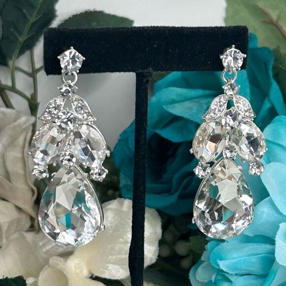 Chandelier Teardrop Crystal Drop Earrings 2.5” Silver-tone Clear Rhinestones - Picture 5 of 10